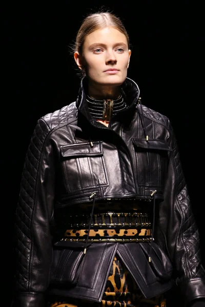 Look 24